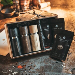 Kampotský pepř - sada 3 mlýnků a 3 doypacků v obrovském dárkovém kufříku (3x50g)